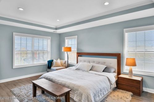 2 River St, Tinton Falls NJ 07701-1324 exterior