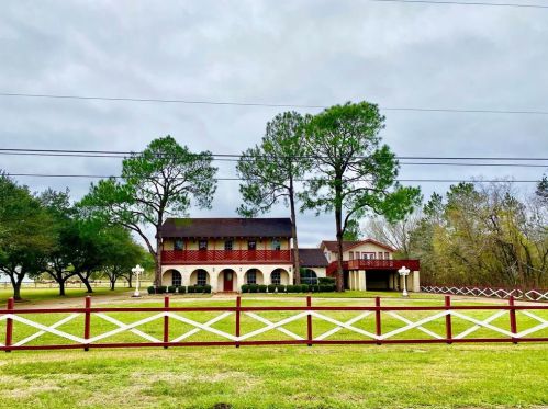 17130 County Road 831, Pearland, TX 77584-5073