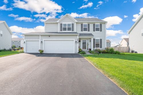 26438 Winding Oak Trl, Minooka, IL 60410-3337