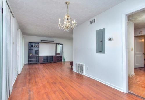 2570 Bradford Sq, Atlanta GA  30345-1366 exterior
