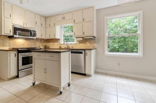 100 Bent Arrow Dr, Stockbridge GA  30281-4839 exterior