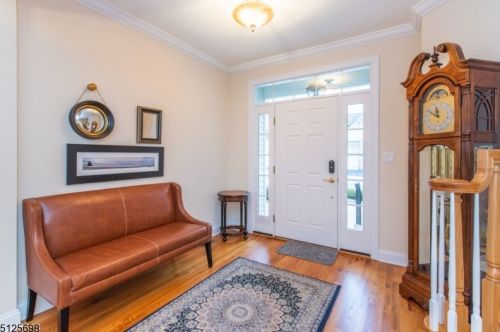 902 Spring Hollow Dr, Cedar Knolls, NJ 07927-2412