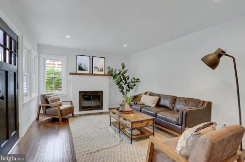 1053 Wayne Ave, Carlisle, PA 17013-1640