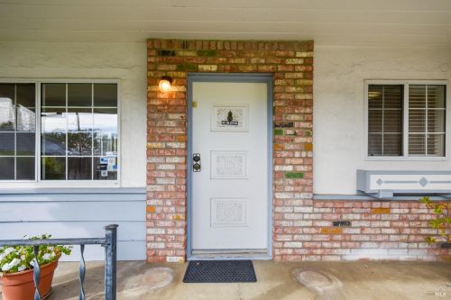 240 Solano Ct, Vacaville, CA 95688-2742
