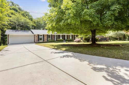 2697 Fleur De Lis Pl, Atlanta, GA 30360-1409