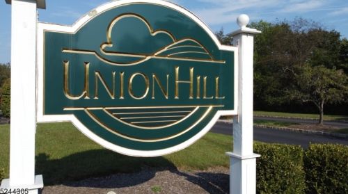 38 Sam Bonnell Dr, Clinton, NJ 08809-1104