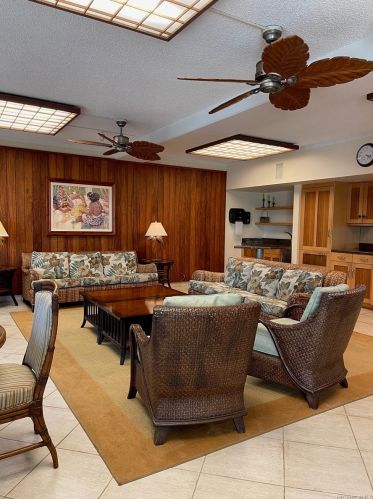 250 Kawaihae St, Honolulu HI  96825-1951 exterior