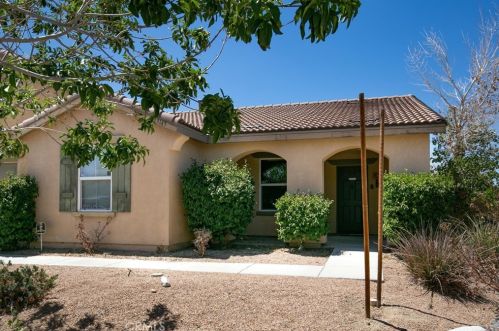 43113 Homestead St, Lancaster CA  93535-4837 exterior