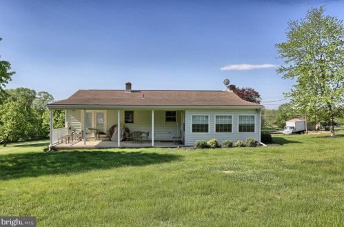 945 Cranes Gap Rd, Carlisle PA  17013-9677 exterior