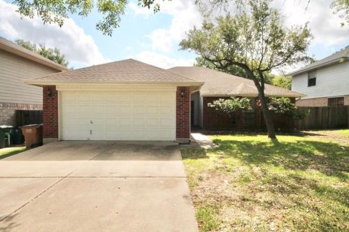 8009 Cahill Dr, Austin TX  78729-6441 exterior