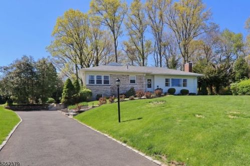 241 Appletree Ln, Mountainside, NJ 07092-1701