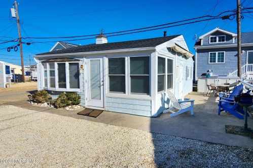 31 Crane Way, Lavallette NJ 08735-1306 exterior