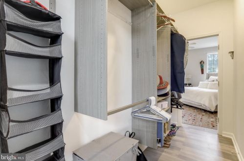 6803 Braddock Rd, Springfield VA  22151-3016 exterior