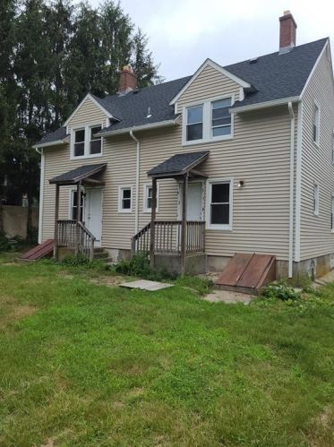 86 Bowling Ln, Westerly, RI 02808-1100