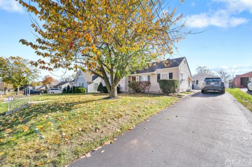 34 Walnut St, Edison, NJ 08817-3242
