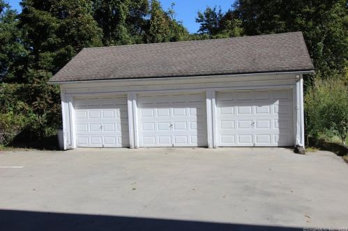 887 Howe Ave, Huntington CT  06484-2319 exterior