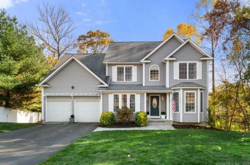 5 Woodland Walk, Derby, CT 06418-2257