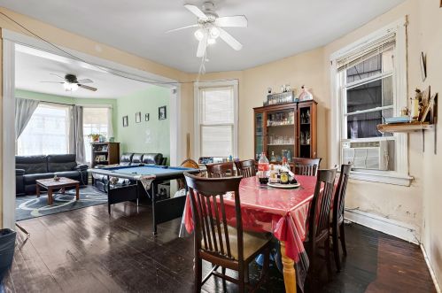 3826 Whipple St, Chicago, IL 60618-3522