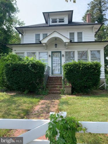 623 Shore Rd, Somers Point, NJ 08244-2425