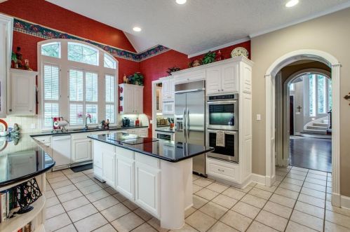 2 Wedgewood Blvd, Conroe TX  77304-1349 exterior