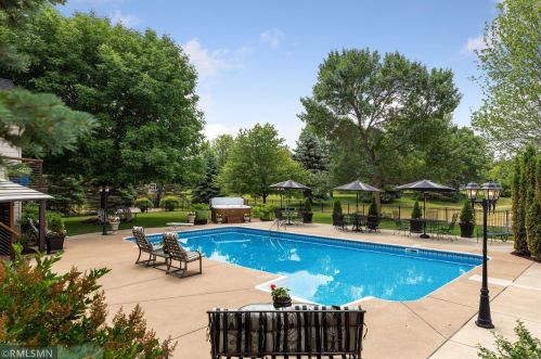 3528 Crestmoor Dr, Saint Paul MN  55125-5028 exterior