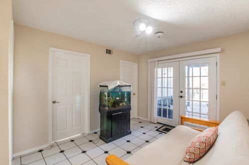 1123 Holly Dr, Carrollton TX 75010-1073 exterior