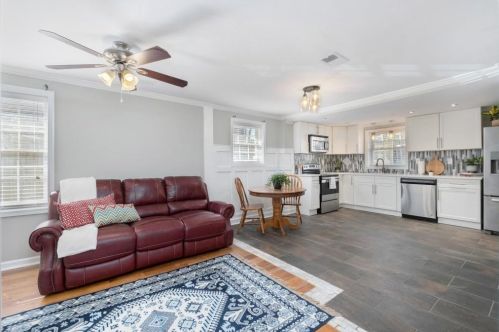 34 Hutchinson St, Atlanta GA  30307-3818 exterior