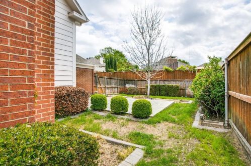 337 Touchdown Dr, Irving TX exterior