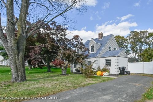 965 Leonardville Rd, Atlantic Highlands, NJ 07716-2715