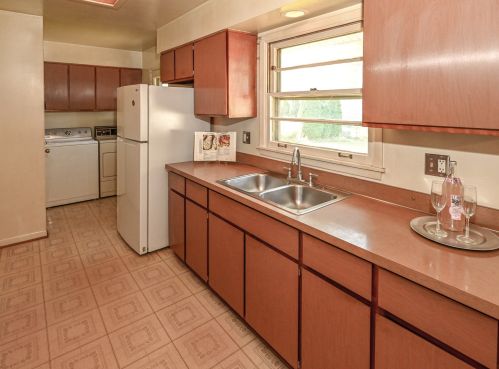 90 Jf Kennedy Blvd, Elk Grove Vlg, IL 60007-3606