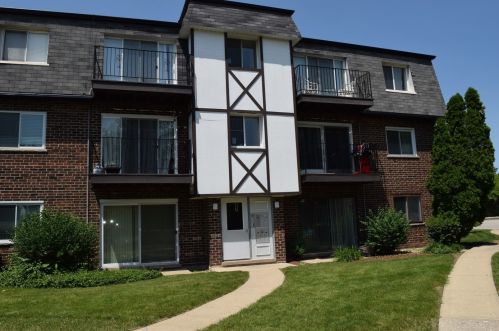9451 Bay Colony Dr, Des Plaines IL  60016-3619 exterior