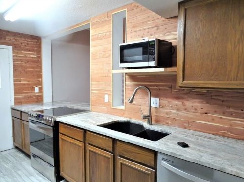 2252 Jackson Cir, Carrollton TX  75006-1636 exterior