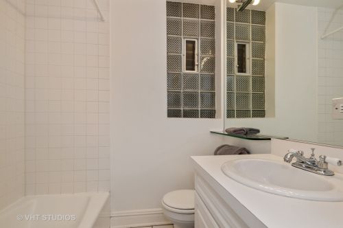 734 Barry Ave, Chicago IL  60657-6316 exterior