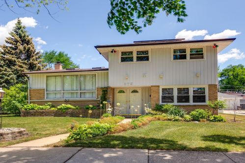 375 Wilkins Dr, Des Plaines, IL 60016-2467