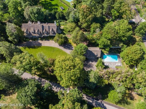 10 Hillside Dr, Greenwich CT  06831-4502 exterior