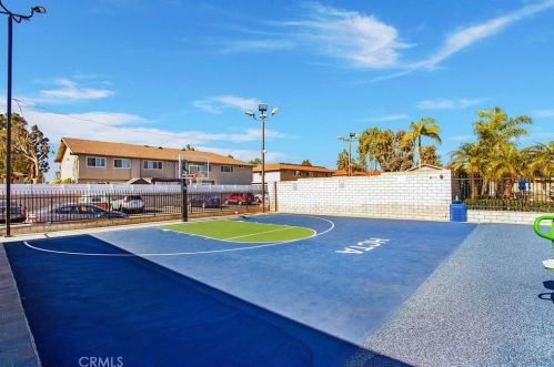 19913 Keswick Ln, Huntington Beach CA  92646-4250 exterior