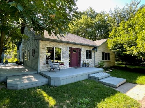20665 Weiland Rd, Half Day, IL 60069-9700
