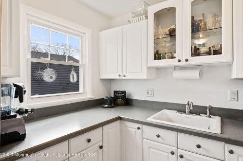 605 Front St, Tinton Falls NJ  07701-5515 exterior