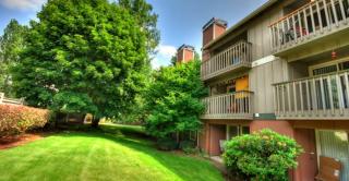11216 18th Ave, Tacoma WA  98444-1400 exterior