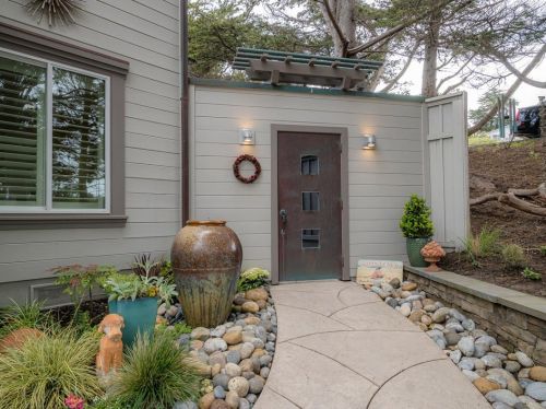 60 Wylvale Ave, Moss Beach, CA 94038-9650
