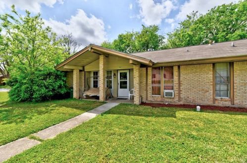 2307 Deadwood Dr, Austin TX  78744-2854 exterior