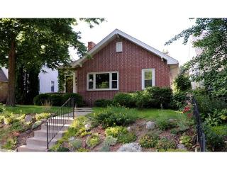 2706 Minnehaha Pkwy, Minneapolis, MN 55406-3743
