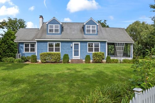 12 Dock Rd, York, ME 03909-1310