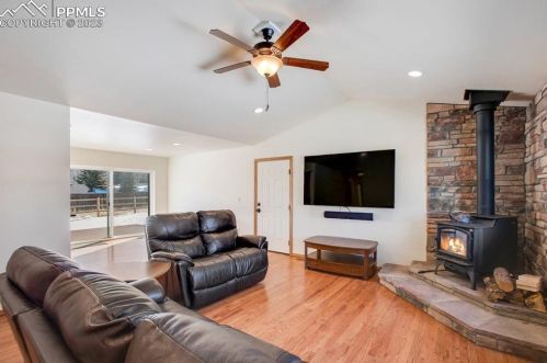 214 Turnabout Ln, Twin Rock, CO 80816-9081