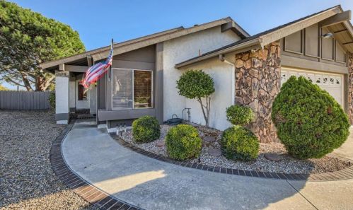 404 Compass Rd, Oceanside, CA 92054-4769
