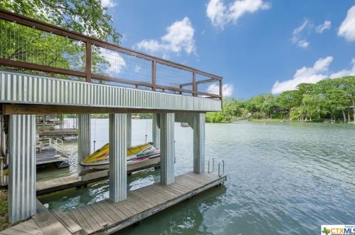 1015 Reiley Rd, Seguin, TX 78155-1357