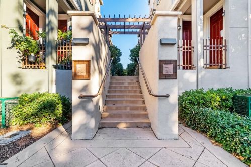 1828 Snell Pl, Milpitas, CA 95035-4143