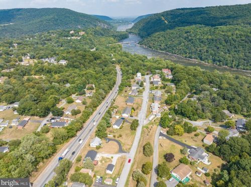 201 Pointfield Dr, Harpers Ferry WV 25425-5173 exterior