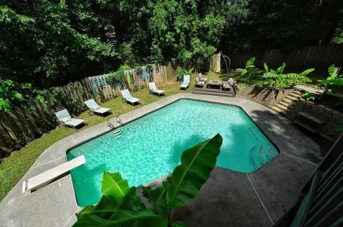 2533 Trent Dr, Marietta, GA 30066-5733