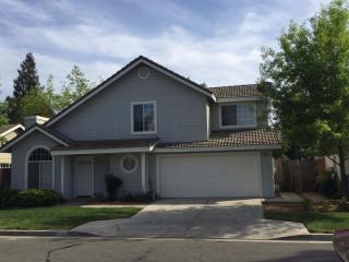 2093 Minarets Ave, Fresno, CA 93720-0143